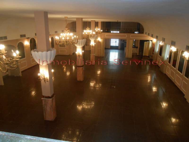 LOCAL DE 500M2 APROX EN LA AVDA DE LAS ANGUSTIAS