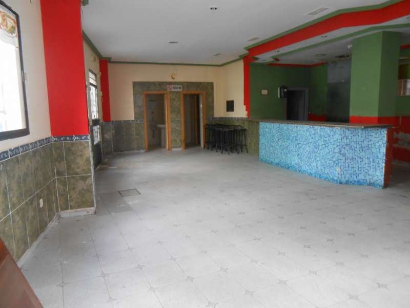 LOCAL ACONDICIONADO DE ESQUINA A 50M2 DE LA C/ANTONIO CONCHA