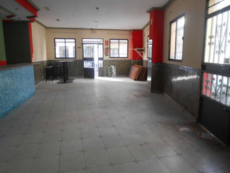 LOCAL ACONDICIONADO DE ESQUINA A 50M2 DE LA C/ANTONIO CONCHA