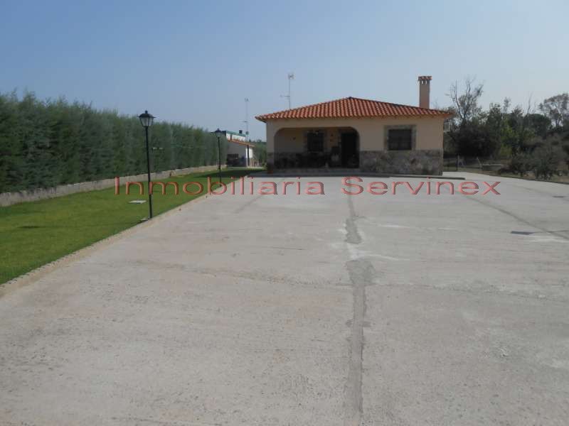 PARCELA EN LAS VIÑAS CON CHALET DE NUEVA CONSTRUCCIÓN PARCELA EN LAS VIÑAS CON CHALET DE NUEVA CONSTRUCCIÓN