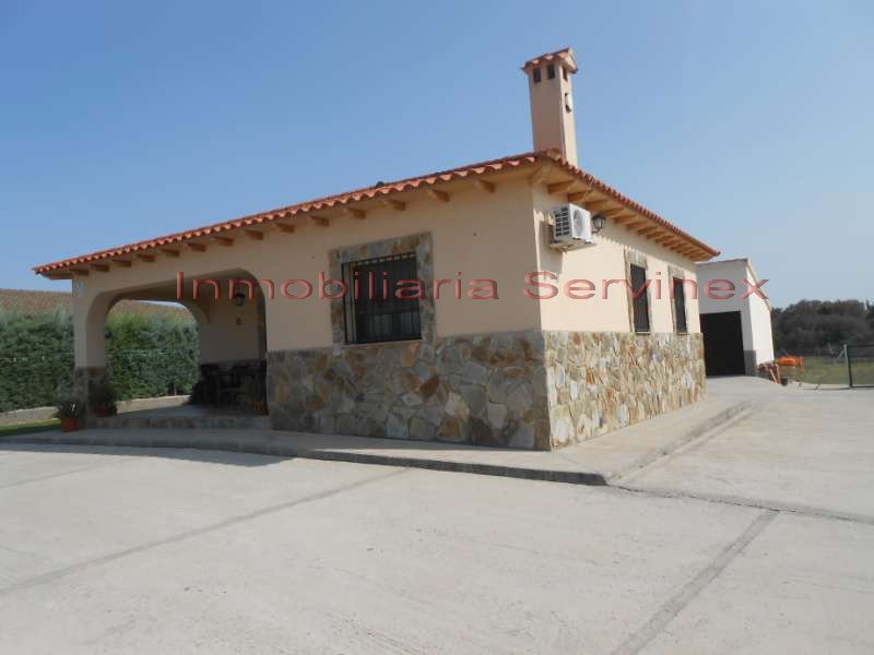 PARCELA EN LAS VIÑAS CON CHALET DE NUEVA CONSTRUCCIÓN