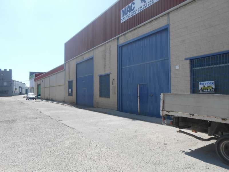 2 NAVES EN LA CARRETERA DE TALAYUELA