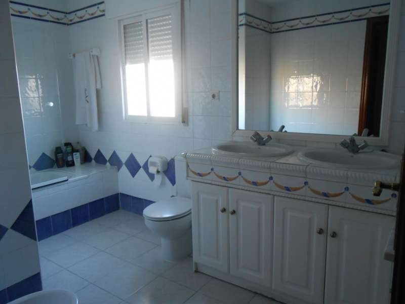 CHALET DE 300M2 EN BELVIS DE MONROY