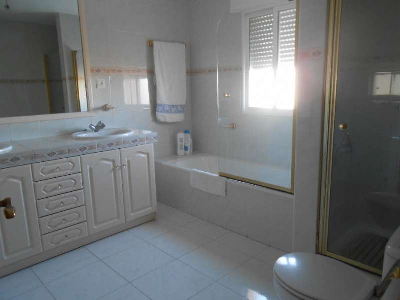 CHALET DE 300M2 EN BELVIS DE MONROY