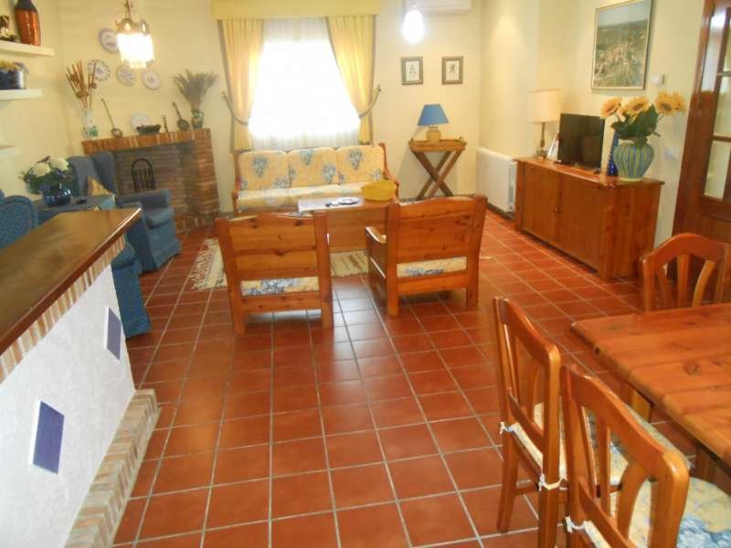 CHALET DE 300M2 EN BELVIS DE MONROY