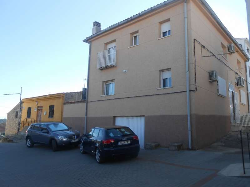 CHALET DE 300M2 EN BELVIS DE MONROY