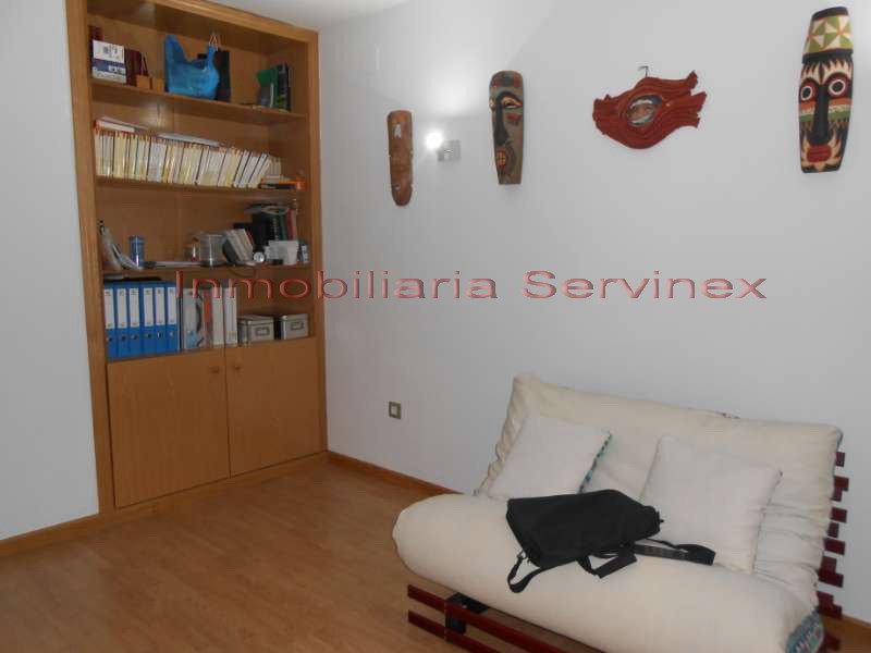 NAVE CON VIVIENDA EN EL POLÍGONO CAMPO ARAÑUELO