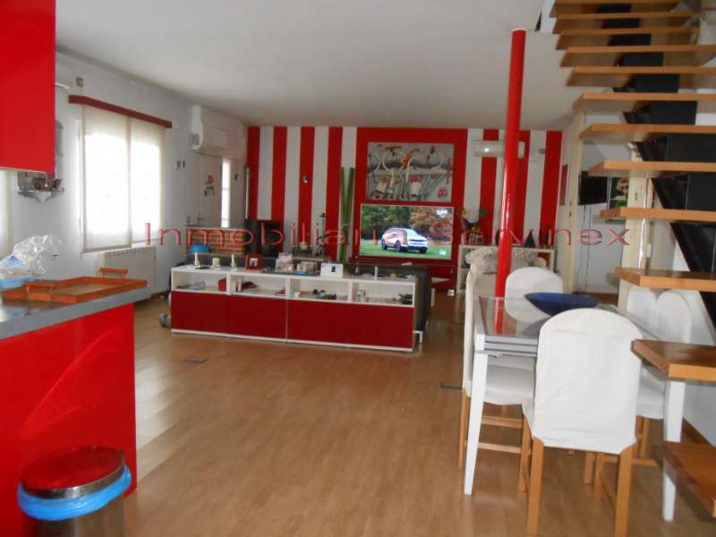 NAVE CON VIVIENDA EN EL POLÍGONO CAMPO ARAÑUELO