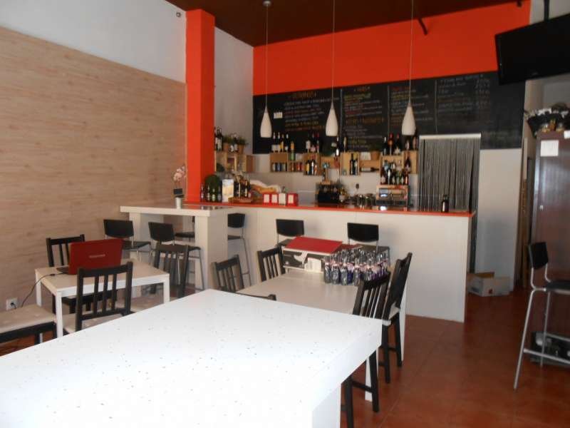 LOCAL AMPLIO DE ESQUINA
