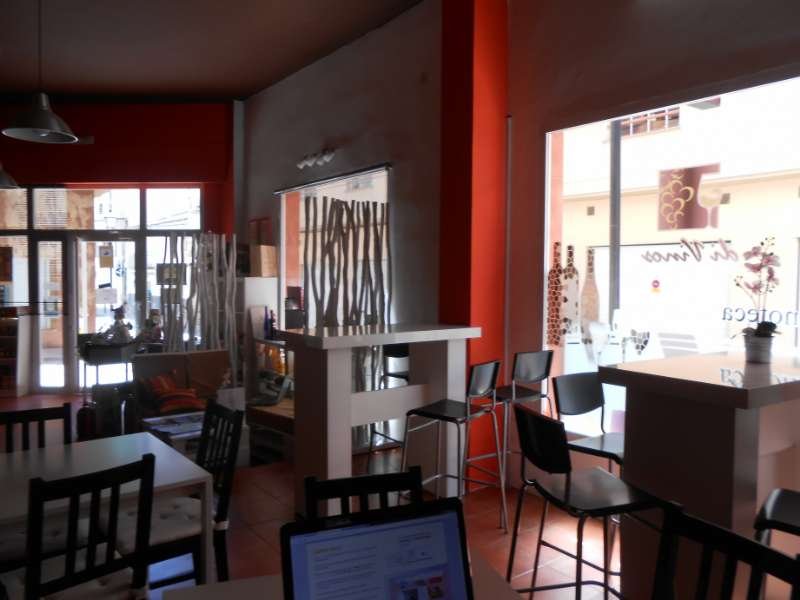 LOCAL AMPLIO DE ESQUINA
