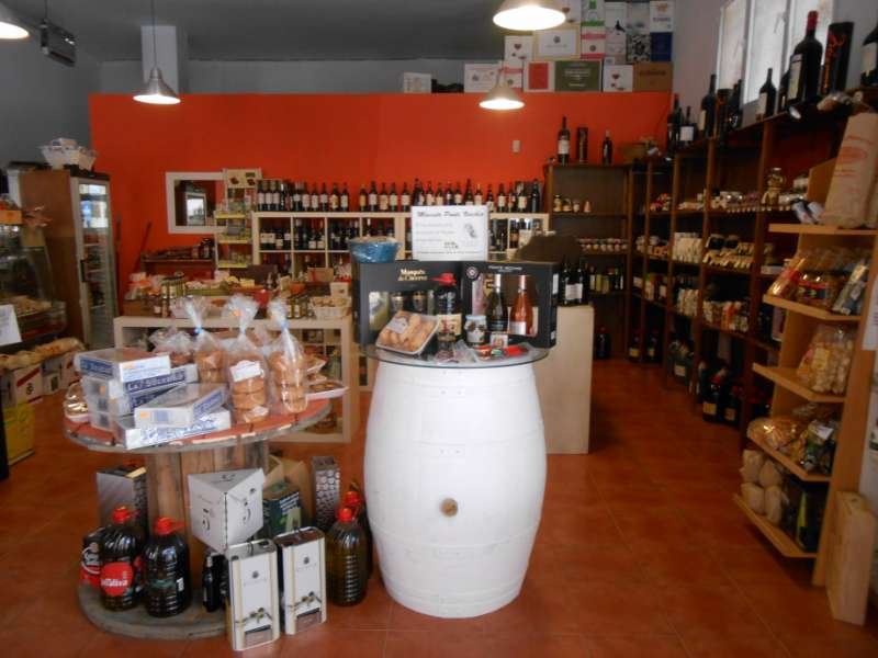 LOCAL AMPLIO DE ESQUINA