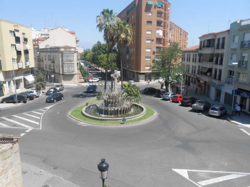 AMPLIO PISO CON GARAJE EN LA CRUZ DE LOS CAIDOS