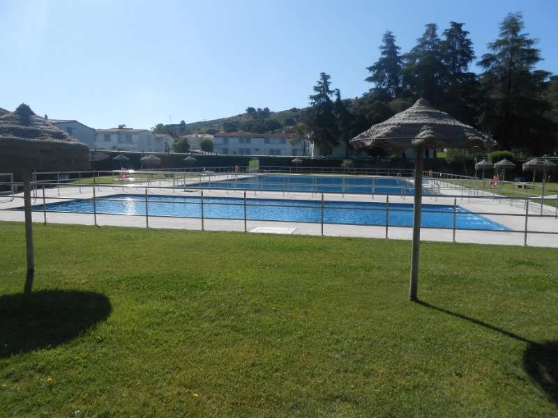 CASA EN PLANTA BAJA EN URBANIZACIÓN PRIVADA  CON PISCINA