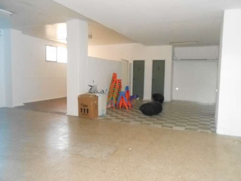 AMPLIO LOCAL DE ESQUINA C/ NUEVA AVDA