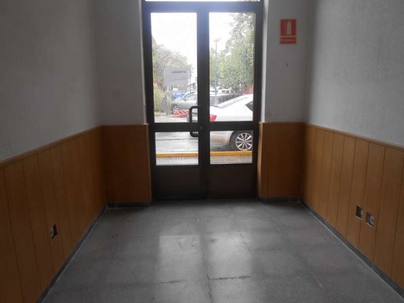 LOCAL CON MUCHO TRÁNSITO EN LA ESTACIÓN DE AUTO-RES