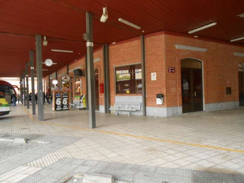 LOCAL CON MUCHO TRÁNSITO EN LA ESTACIÓN DE AUTO-RES