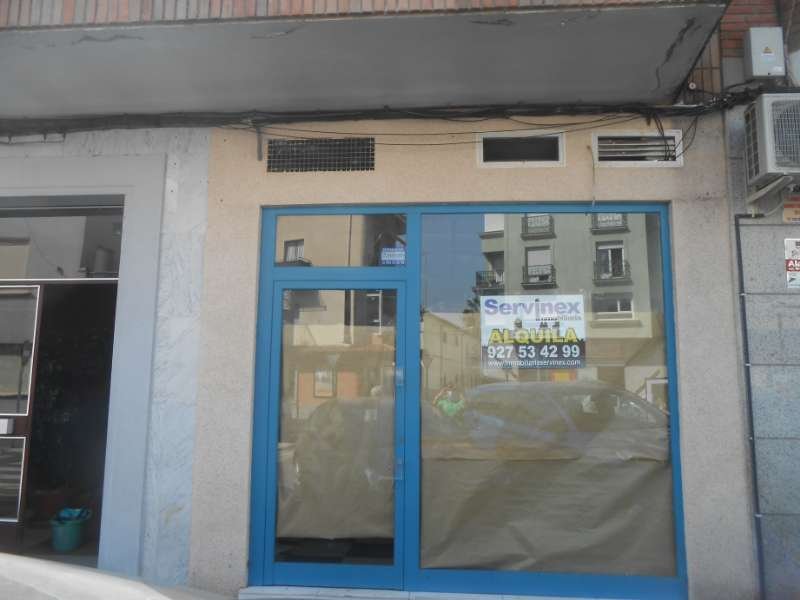 LOCAL EN LA CALLE PEATONAL