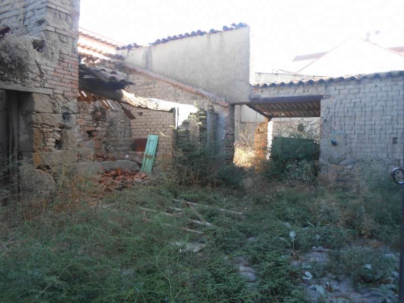 SOLAR URBANO , DA 3 CALLES
