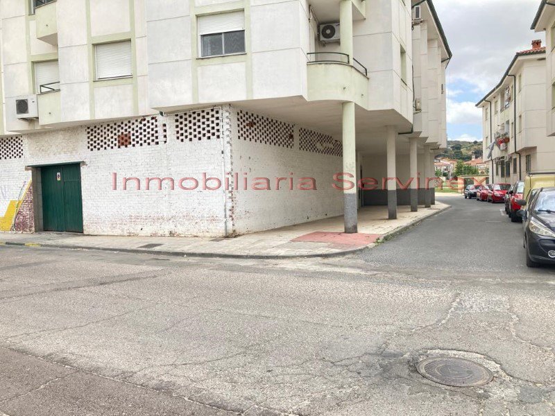LOCAL DE ESQUINA EN LA CALLE MARQUÉS DE SALAMANCA