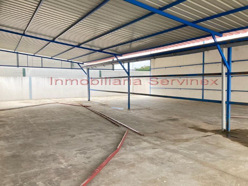 NAVE INDUSTRIAL EN EL POLÍGONO CAMPO ARAÑUELO