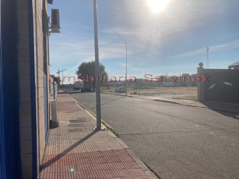 PROMOCIÓN DE SOLARES INDUSTRIALES JUNTO AL CAMPO DE FÚTBOL