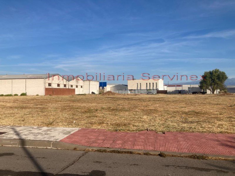 PROMOCIÓN DE SOLARES INDUSTRIALES JUNTO AL CAMPO DE FÚTBOL