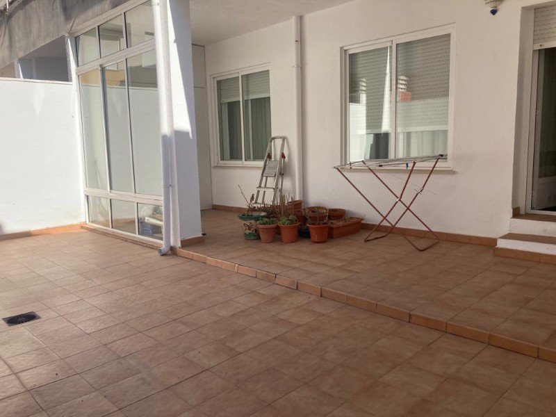 PISO CON AMPLIO PATIO