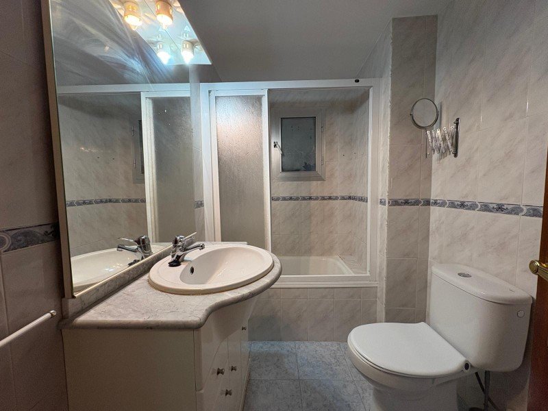 PISO ZONA IES ZURBARÁN