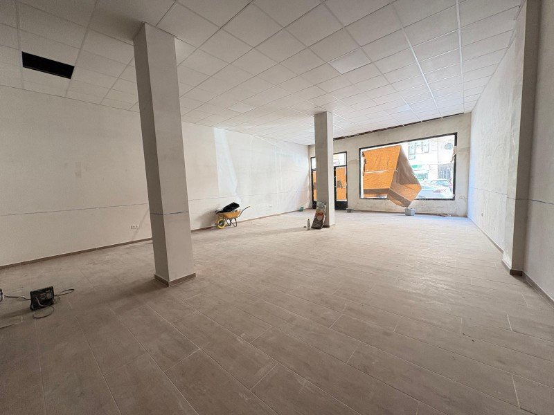 LOCAL DE 250 m² EN LA C/ ANTONIO CONCHA