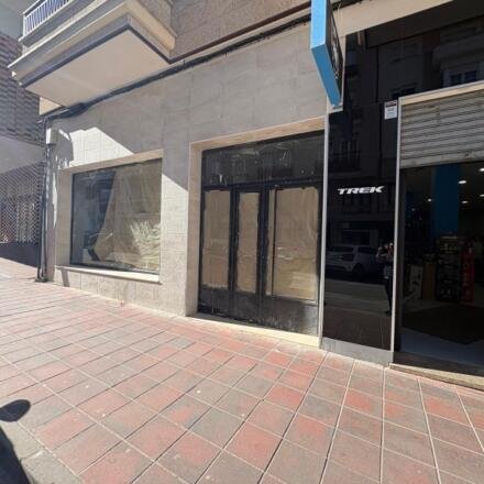 LOCAL DE 250 m² EN LA C/ ANTONIO CONCHA