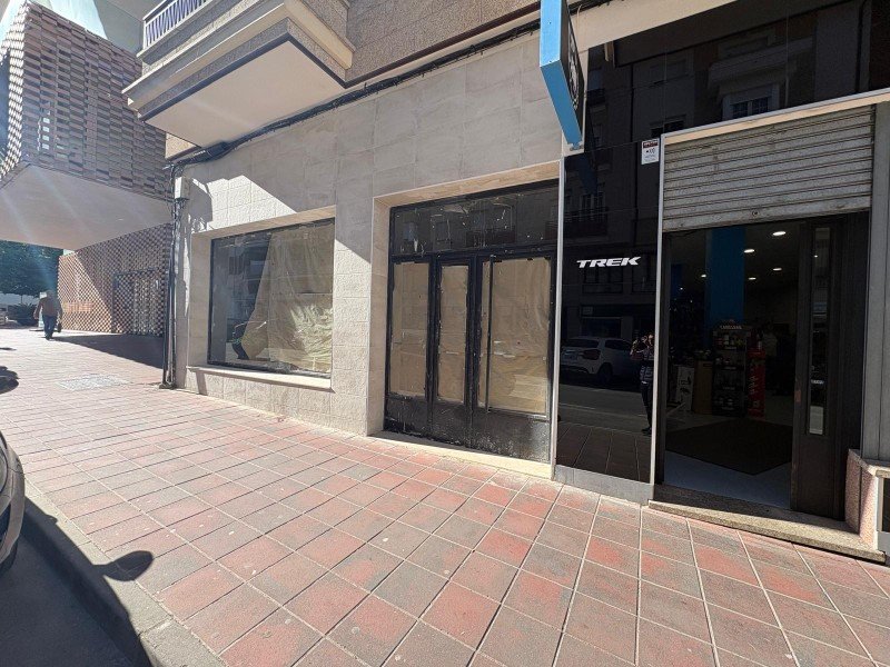 LOCAL DE 250 m² EN LA C/ ANTONIO CONCHA