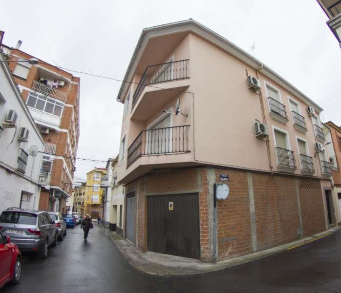 EDIFICIO EN VENTA CON NAVE EN PLANTA BAJA